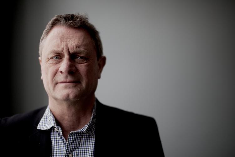 Vækst. Overvismand Hans Jørgen Whitta-Jacobsen fastholder, at regeringens finanspolitik direkte vil svække væksten næste år. 