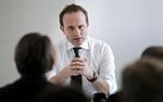 Forpligtelser. Klimaminister Martin Lidegaard (R) vil ikke lægge nye afgifter på erhvervslivet for at forsøge at indfri regeringens mål for CO2-reduktion. 