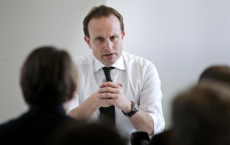 Forpligtelser. Klimaminister Martin Lidegaard (R) vil ikke lægge nye afgifter på erhvervslivet for at forsøge at indfri regeringens mål for CO2-reduktion. 