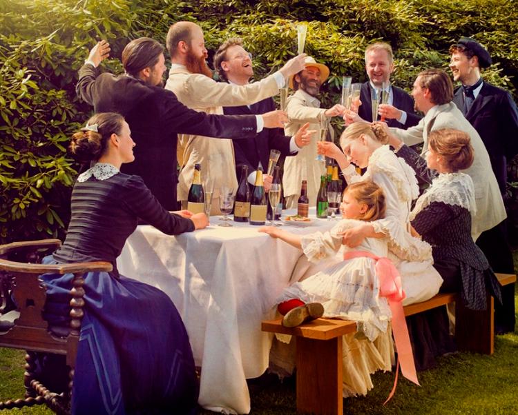 Aperitif. Med den stort anlagte åbningsfest i Den Sorte Diamant kan man få første bid af den ti dage lange mad- og drikkefestival Copenhagen Cooking. Årets tema er 'det sociale måltid'. 