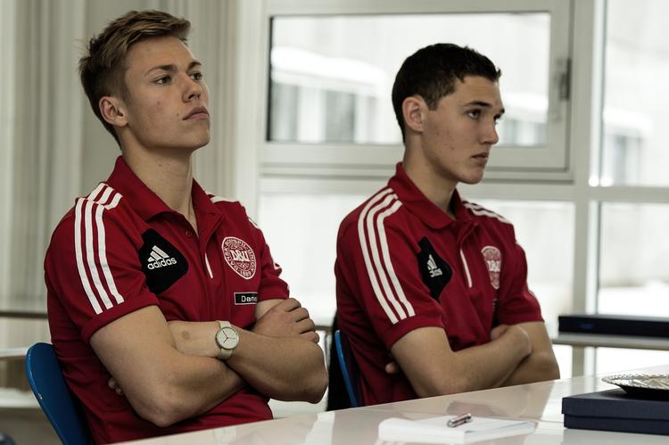 talenter. I aften er 19-årige Viktor Fischer (tv.) yngste mand på A-landsholdet mod Polen, og i dag var Andreas Christensen (th.) yngst på U21-landsholdet. 