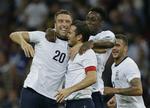 drømmemål. Rickie Lambert (tv) kom på banen i det britiske derby mellem England og Skotland og scorede på et drøn af et hovedstød. 