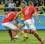 omringet. Zlatan Ibrahimovic gjorde endnu en gang, hvad der passede ham i landskampen mod Norge. 