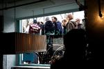 Velbesøgt. Ølbaren Mikkeller er blevet et populært sted for københavnere, der sætter pris på specialøl. Der er derfor tit rift om siddepladserne udenfor på gaden foran baren på Nørrebro. 