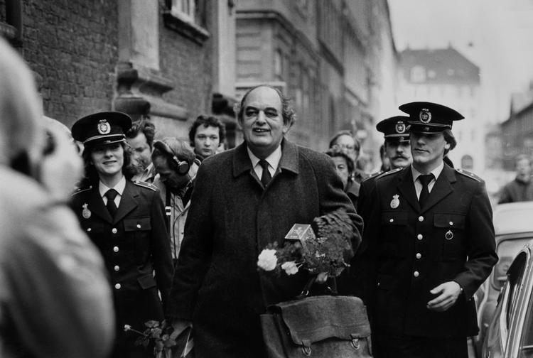 1981: Østre Landsret idømmer en rystet Mogens Glistrup den strengeste straf, der nogensinde er faldet i en skattesag herhjemme. 