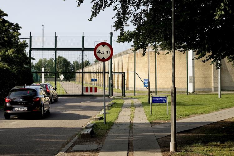 Straf. Fortsætter domstolene med at uddele fængselsstraf i samme tempo resten af året, vil den samlede strafmasse ende på 79.363 måneders ubetinget fængsel. Det er en stigning på hele 61 procent i forhold til 2001 