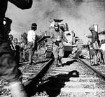 Tromlet. En japansk kampvogn rykker frem via Shanghai-Nanking jernbanen. De nationalistiske kinesiske kunne ikke stå imod den velsmurte japanske krigsmaskine. 