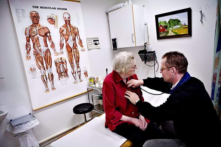 donation. Der dør ca. 50 mennesker om året på venteliste til organer i Danmark. 