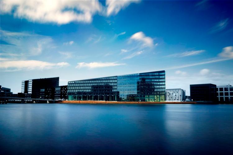 Medier. Fra Allers hovedsæde i Københavns Havn skal man nu også drive et rejsebureau. 