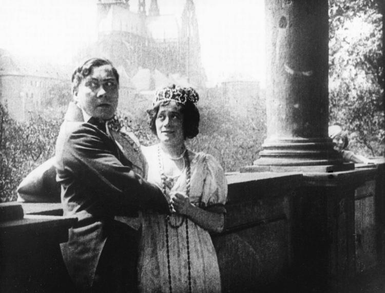 Gyyyys! Det er 100 år siden, at verdens første dobbeltgængerfilm, gyseren 'Studenten fra Prag', skræmte livet af verden for første gang. 