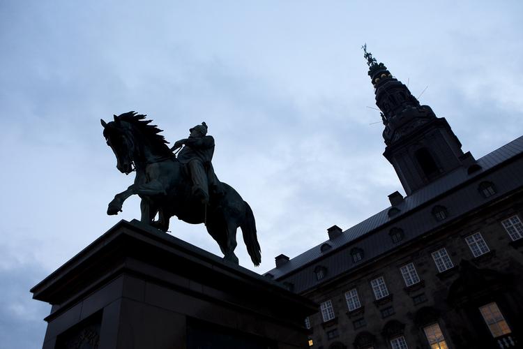 Christiansborg. »Det er nærmest grotesk, at vi lever i et land, hvor ikke én af de 179 folkevalgte politikere repræsenterer LGBT-miljøet«, mener Thomas Lagermand Lundme. 