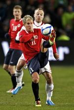 skifte. Morten Gamst Pedersen i aktion under en landskamp mod Danmark. 