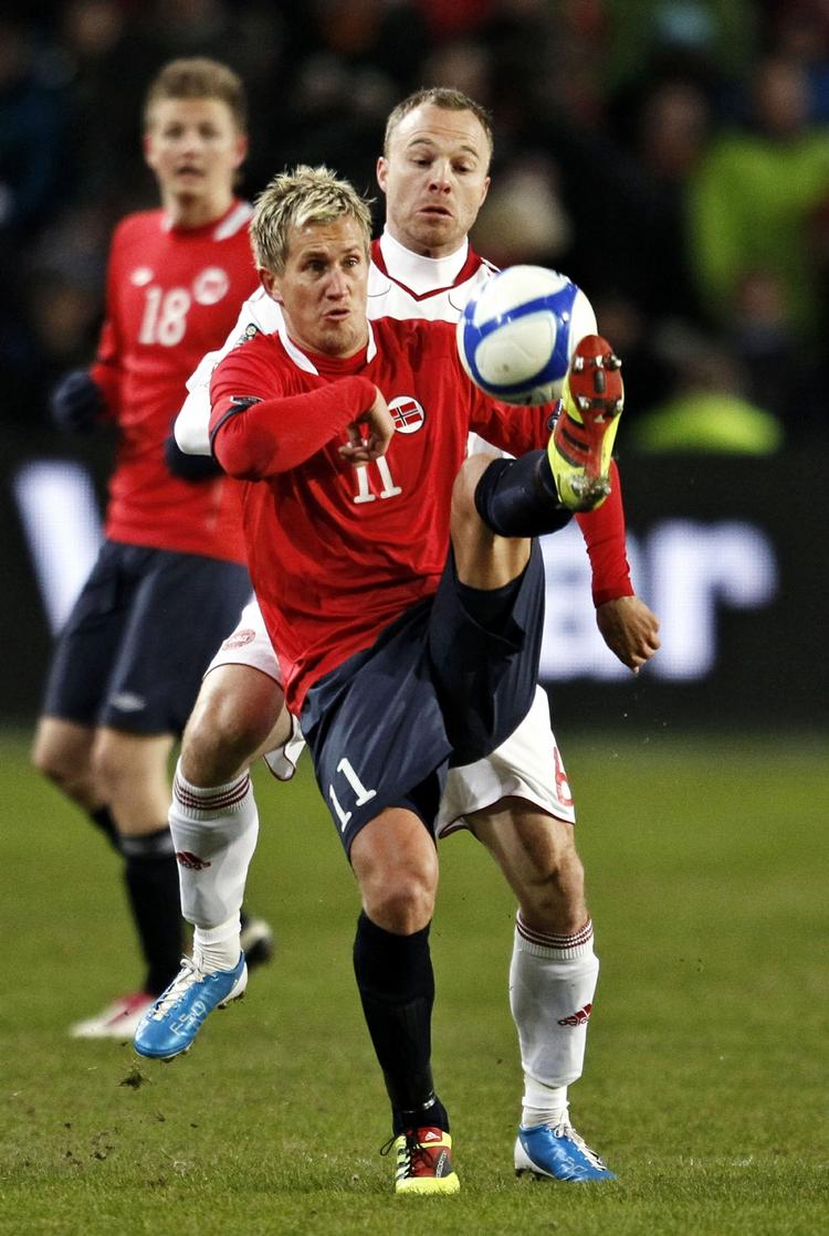 skifte. Morten Gamst Pedersen i aktion under en landskamp mod Danmark. 