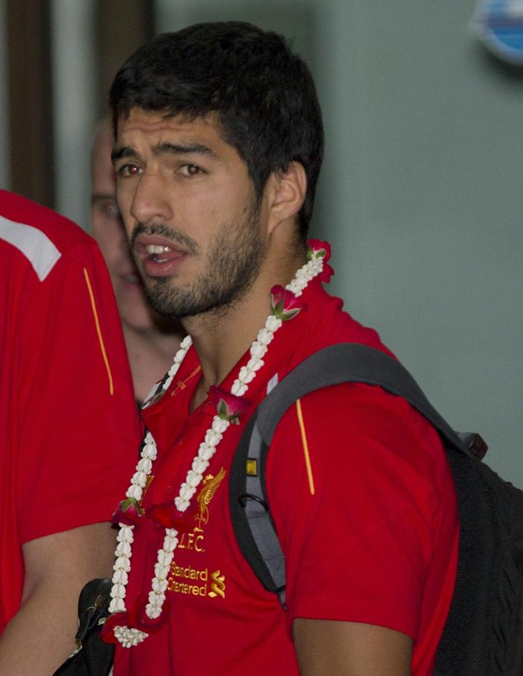 skammekrog. Liverpools Luis Suarez har sandsynligvis måttet give Liverpool og træner Brendan Rodgers en undskyldning for at få lov til at deltage i træningen med de andre Liverpool-spillere. 