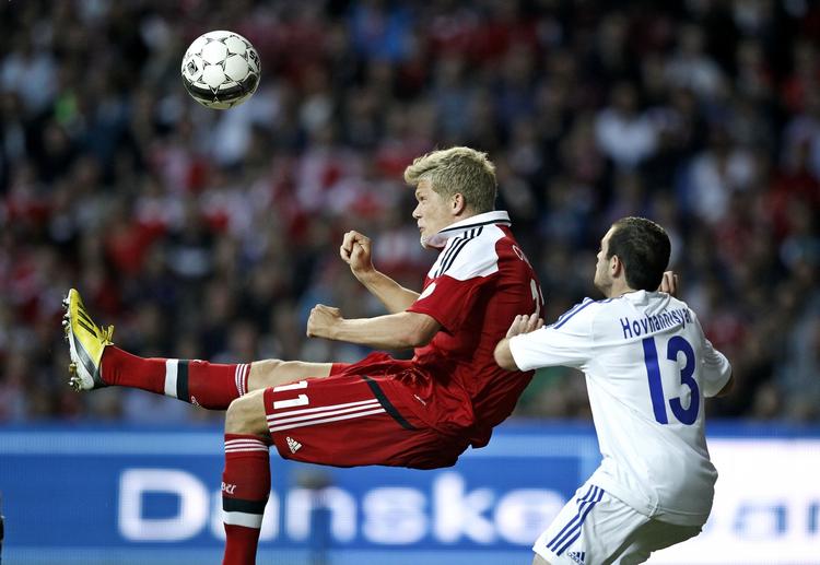 Fodbold. Andreas Cornelius får debut i Premier League og har gode chancer for at gøre en god figur, mener kommentatorer. 