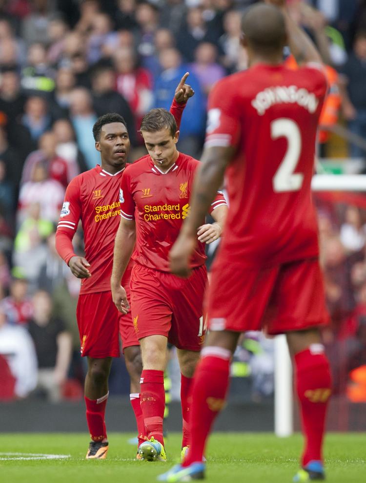 Sejr. Daniel Sturridge (tv) banede vejen for sejren med sin scoring i 37. minut. 