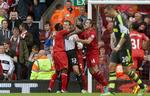 Kaos. Liverpools nye målmand reddede sejren tre minutter før tid, da han snuppede et straffespark. 