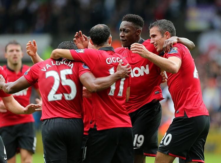 Smæk. Manchester Uniteds Danny Welbeck (nummer to fra højre) scorede to mål mod Michael Laudrups klub. Det samme gjorde van Persie. Foto: 