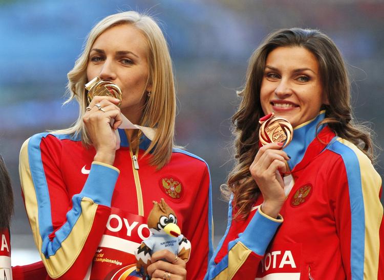 MEDALJER. I højdespring var der to medaljer til Rusland, guld til Svetlana Shkolina (tv.) bronze til Anna Chicherova (th.). 