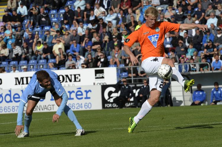 HATTRICK. En stor fejl af Niels Lodberg (tv.) dannede optakten til Thomas Dalgaards første mål. 