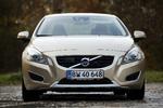 CO2-duks. En stor bil som Volvo S60 kan godt havne i den gunstige klasse, når det gælder CO2-udsliop. Bare man vælger den rigtige motor. 