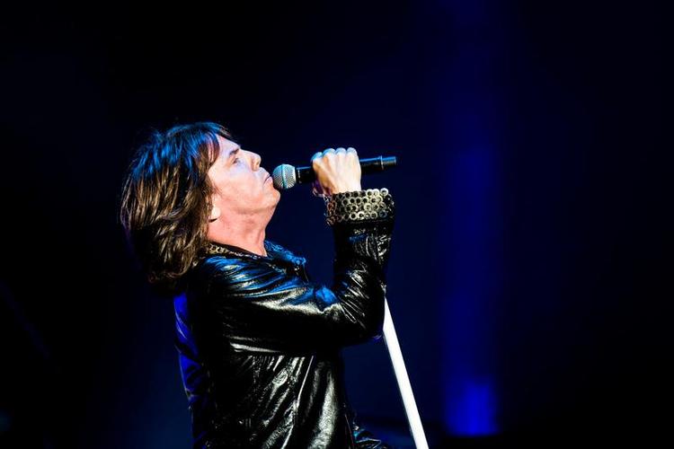 Dedikeret. I dag optræder Larsson under navnet Joey Tempest. 