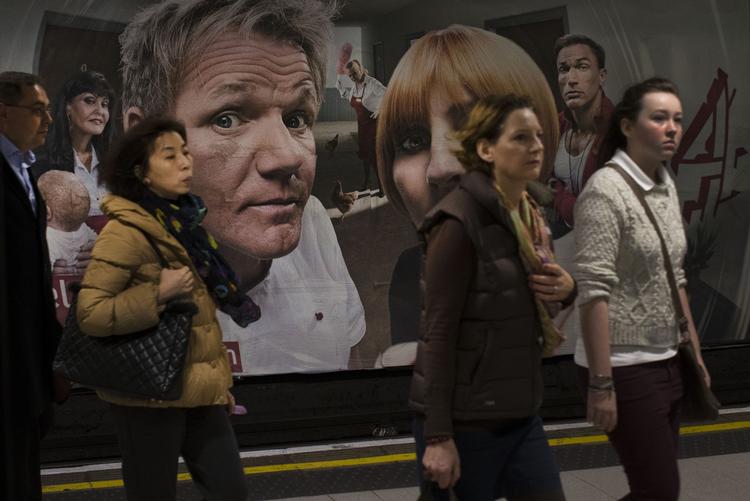 madproblem. Det er ikke alle briter, der har et Gordon Ramsay-forhold til deres mad. Flere og flere henvender sig til de såkaldte fødevarebanker for at få gratis mad, og det er den situation, som manden bag easyJet blandt andet er inspireret af. 