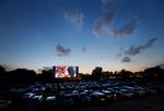 Bagsædekysseri. Drive-in biograferne vækker minder om f.eks. James Dean og 'Grease'. 