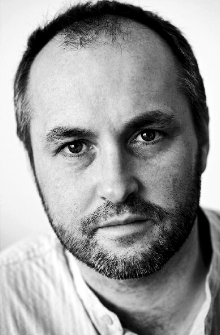 Lokal. I 'Over Atlanten' grav Colum McCann i sit hjemlige Irlands historie. 