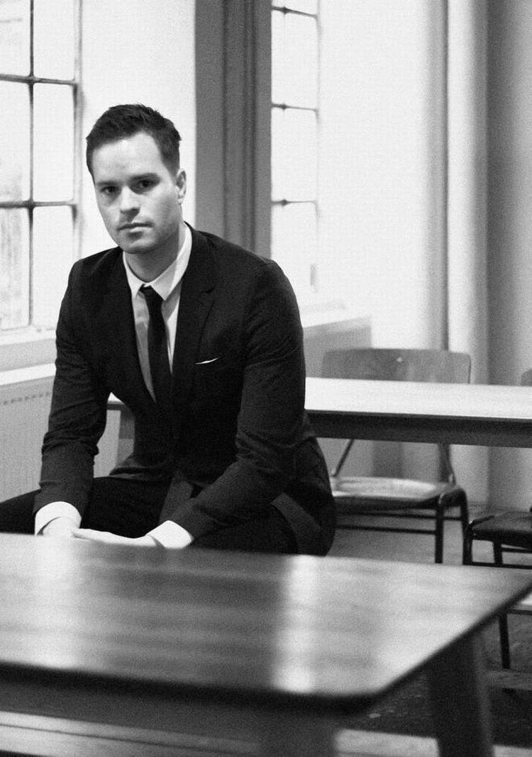 DEBUT. Simon Tolsgaard er ikke den vildeste digter. 