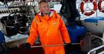 Overlever. Tom Poulsen er en af de få tilbageværende fiskere på Læsø. Hans fangst kan ende på en veltilberedt tallerken (th.). 