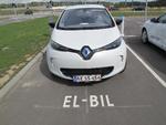Reserveret. Her har Renault Zoe fundet sin rette plads. Det er ved en ladestander, dog fra det konkursramte Better Place. Så her får den ingen strøm 
