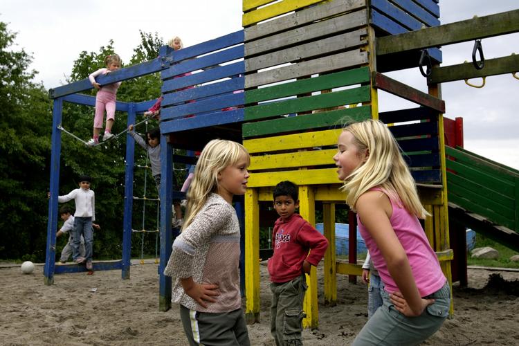 livsstil. Der er ikke sammenhæng mellem udearbejdende mødre og børns overvægt. (arkivfoto) 