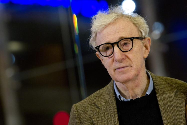 Eftertragtet. Efter Woody Allens 'Midnight in Paris' har byer verden over stået i kø for at få den neurotiske filmmager til at forevige deres attraktioner på det hvide lærred. 