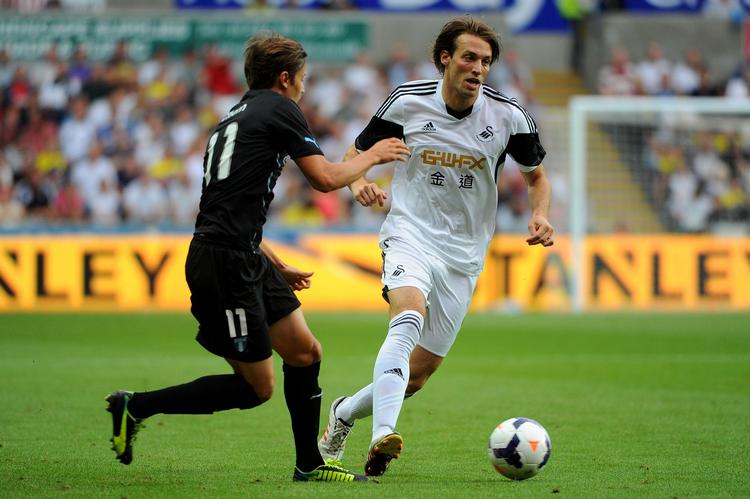 Røverkøb. Laudrup hentede Michu (th) for beskedne 20 millioner i Rayo Vallecano for et år siden, og spanieren kvitterede med 22 mål i 43 kampe. 