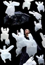 Forfløjne. Plasticposer blæser i vinden på Metropolis Festival. Billedet er fra forestillingen 'Afternoon of a Foehn'. 