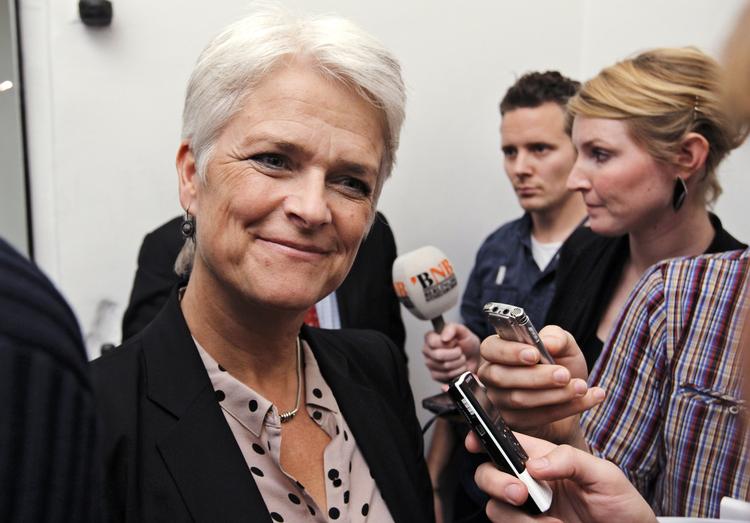 Forældrekurser. Med fokus på forebyggelse af sociale problemer ønsker Anette Vilhelmsen (SF), social-, integrations- og børneminister, at forberede kommende forældre om graviditet, familiedynamik og økonomi. 