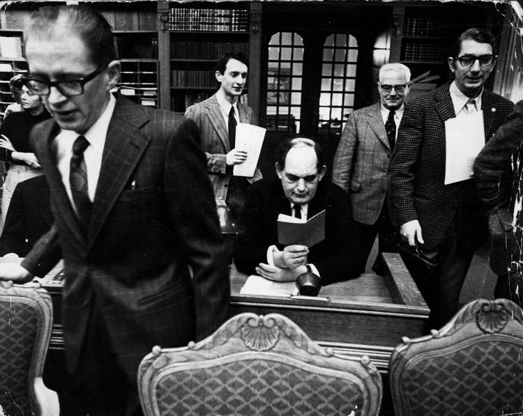 1973: Fremskridtspartiets Mogens Glistrups første dag i Folketinget. 