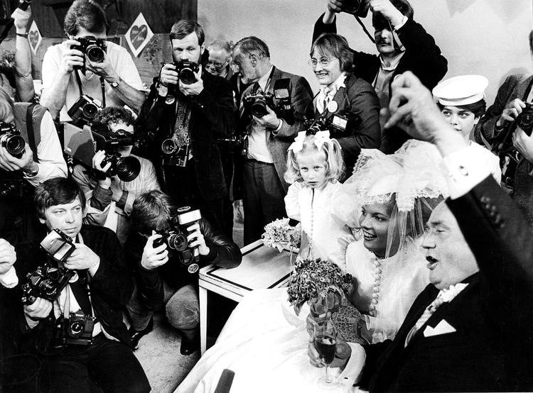 1983. Simon Spies og Janni Spies bliver gift. 