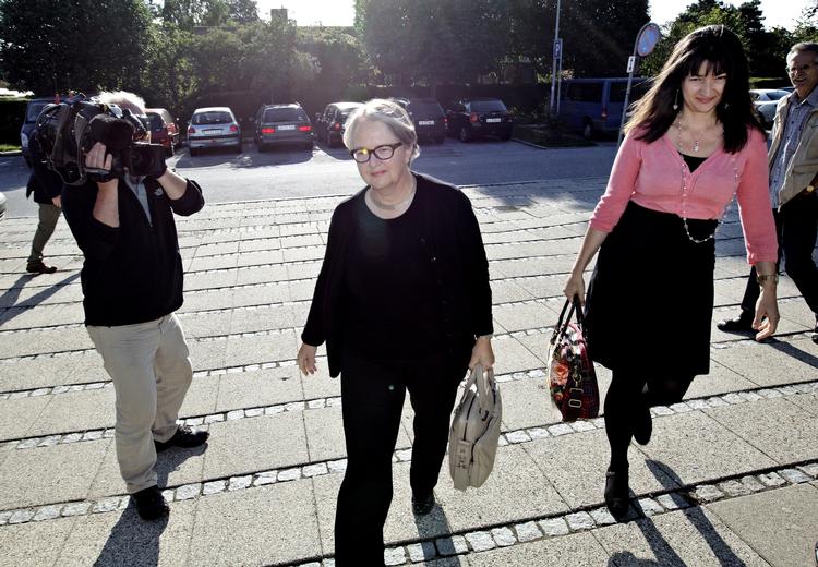 Vidner. Skattesagskommissionen gennemførte i dag en ny runde afhøring af centrale vidner i skattesagen. Denne gang af skatteembedsfolkene Gergana Trasborg (th) og Lisbeth Rasmussen. 