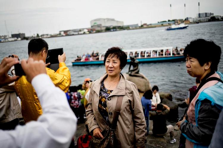 Smil. Kineserne er flittige brugere af sociale netværk. Og deler billeder i stor stil, når de er ude at rejse. 