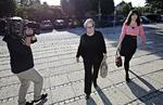 Gentagelse. Lisbeth Rasmussen (i midten) bliver genafhørt i Skattesagskommissionen. 