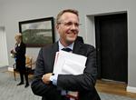 Sildekrig. Der er »ikke grundlag for at antage, at der skulle gælde en grundlovsmæssig lighedsgrundsætning i en situation som den foreliggende«, siger Bødskov. Det er lige til. 