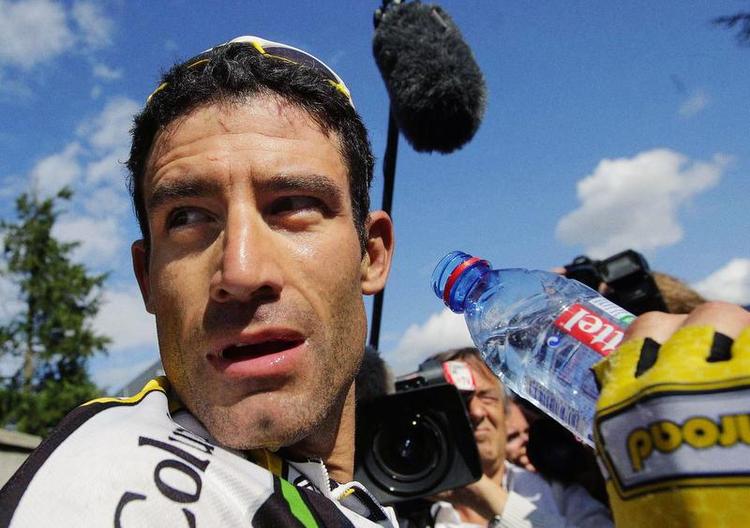 veteran. George Hincapie har deltaget i alle de syv sejrrige Lance Armstrong-felttog, som nu er fjernet fra historien. Her har han lige krydset målstregen i juli 2009, sekunder fra at få den gule førertrøje. Foto: AP 
