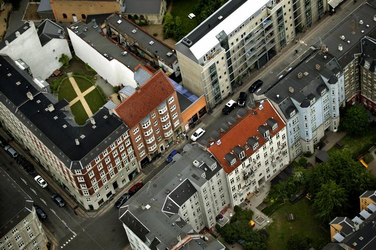 Forkert. Du kan muligvis ikke regne med din ejendomsvurdering fra Skat. Længere. 