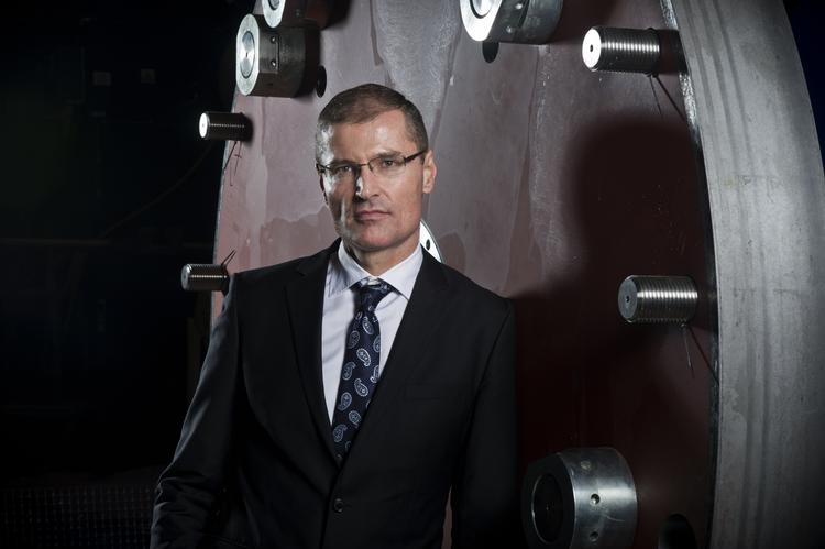fortid. Ditlev nåede at få godt otte år som koncerndirektør i Vestas. I går fik han at vide, at han ikke behøver at komme mere. 