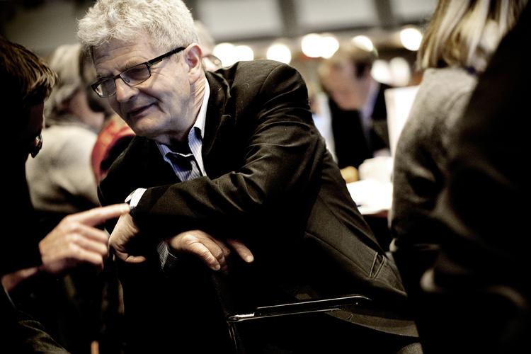 MINISTER. Holger K. Nielsen har med en løftet pegefinger bedt Skat om fremskynde de forbedringer på ejendomsvurderingsområdet, som han og den nuværende regering har igangsat. 