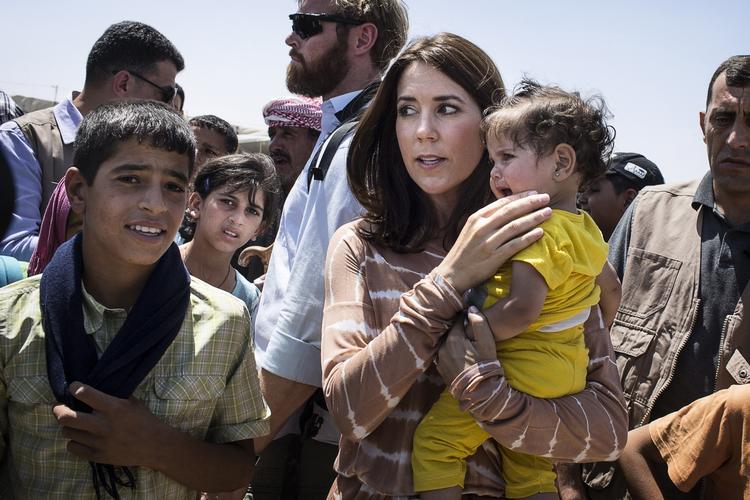 FARE. Under et interview med danske journalister har den danske kronprinsesse Mary i al hast forladt en flygtningelejr for syriske flygtninge i Jordan. 