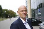 TILBAGE. En storsmilende norsk fodboldtræner er tilbage i FC København, der præsenterer Ståle Solbakken kl.18. 