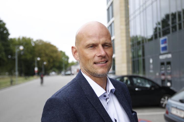 TILBAGE. En storsmilende norsk fodboldtræner er tilbage i FC København, der præsenterer Ståle Solbakken kl.18. 